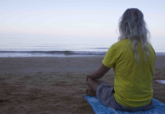 Una meditazione di 20 min. di Radha per far fluire l’energia